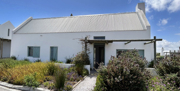 Suikerbekkie, paternoster self-catering accommodation, 2 Bedrooms, book self catering accommodation, western cape, west coast accommodation, paternoster accommodation